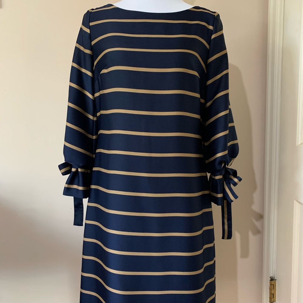 Banana Republic sz4 long sleeve satin dress